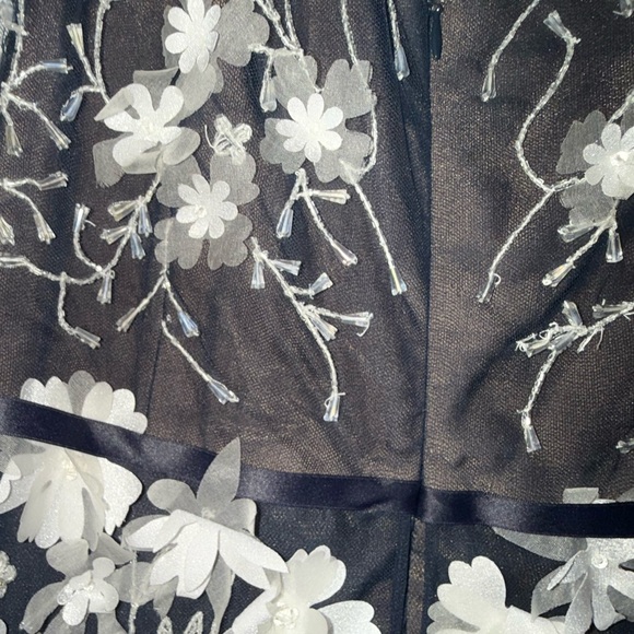 Marchesa Notte Navy with white 3D flowers dress. Size 10 - Picture 4 of 10